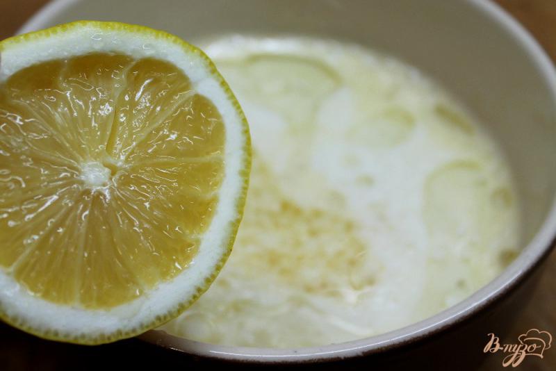 Фото приготовление рецепта: Овсяные кексы с лимоном и орехами шаг №3