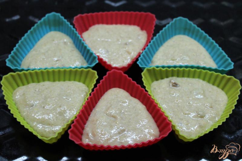 Фото приготовление рецепта: Овсяные кексы с лимоном и орехами шаг №6
