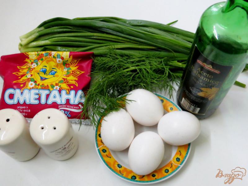 Фото приготовление рецепта: Салат из зелёного лука с яйцом шаг №1