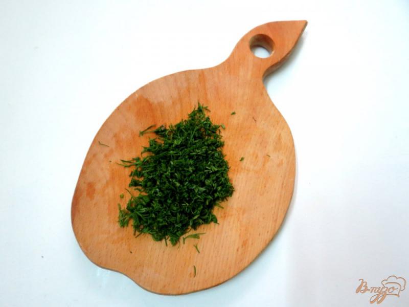 Фото приготовление рецепта: Салат из зелёного лука с яйцом шаг №4