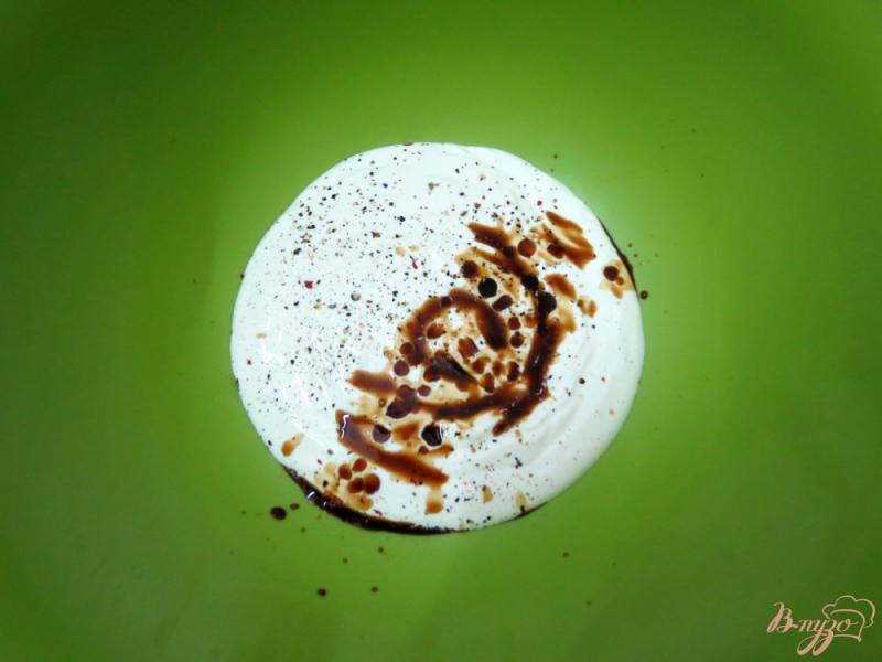 Фото приготовление рецепта: Салат из зелёного лука с яйцом шаг №6