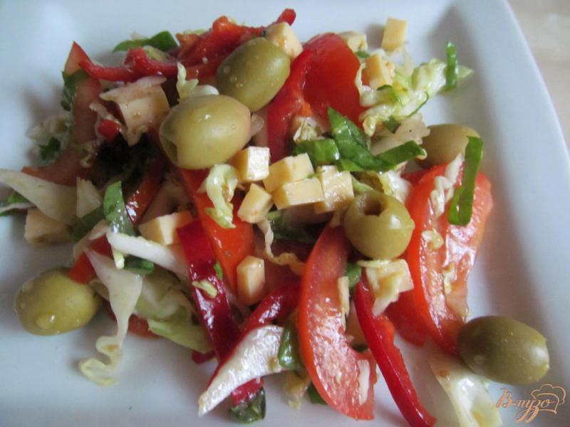 Фото приготовление рецепта: Салат овощной с сыром шаг №5