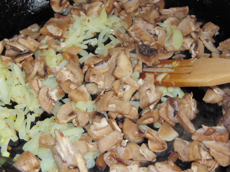 Фото приготовление рецепта: Картофельные лепешки с шампиньонами шаг №3