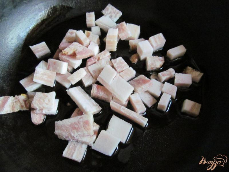 Фото приготовление рецепта: Картофель под соусом из бекона и фасоли шаг №2
