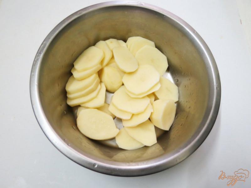 Фото приготовление рецепта: Кабачки с шампиньонами и картофелем шаг №2