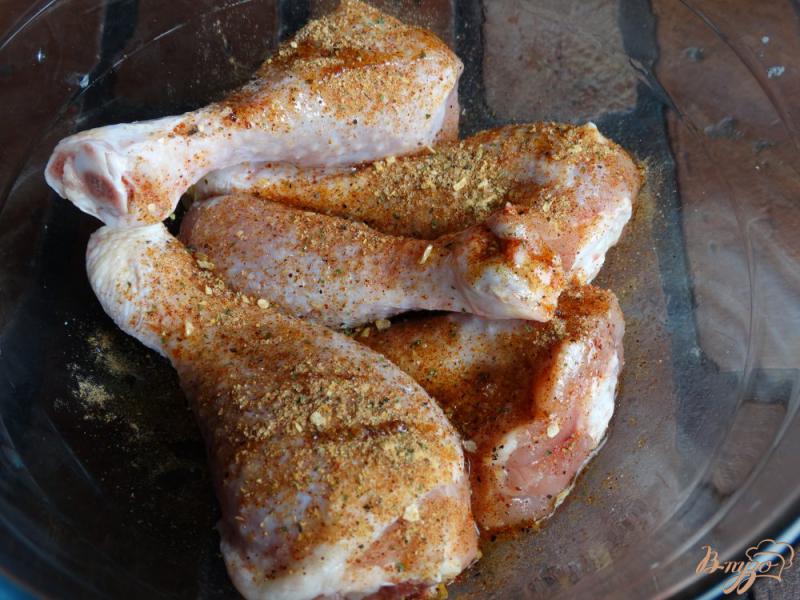 Фото приготовление рецепта: Куриные голени в маринаде Бурбон шаг №3