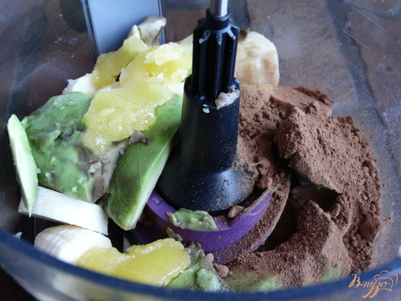 Фото приготовление рецепта: Шоколадный мусс из авокадо шаг №3