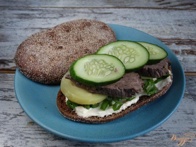 Фото приготовление рецепта: Сандвич с говядиной и картофелем шаг №5