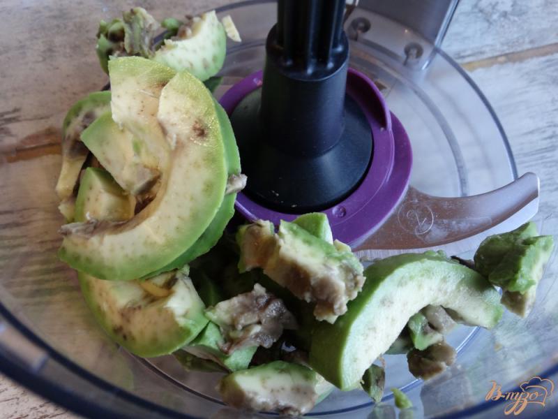 Фото приготовление рецепта: Соус на основе авокадо и майонеза шаг №1