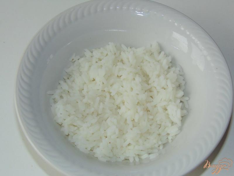 Фото приготовление рецепта: Салат из риса с яйцом шаг №1