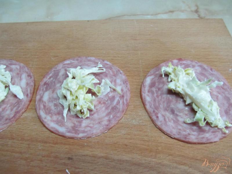 Фото приготовление рецепта: Бутерброд с ветчиной и капустой шаг №2