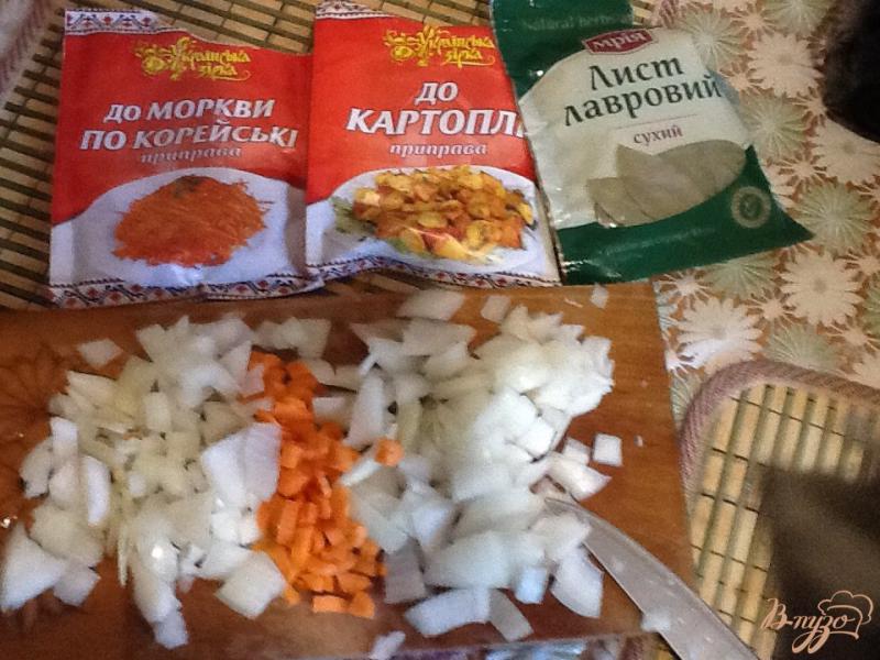 Фото приготовление рецепта: Суп с фрикадельками и цельнозерновыми макаронами шаг №1