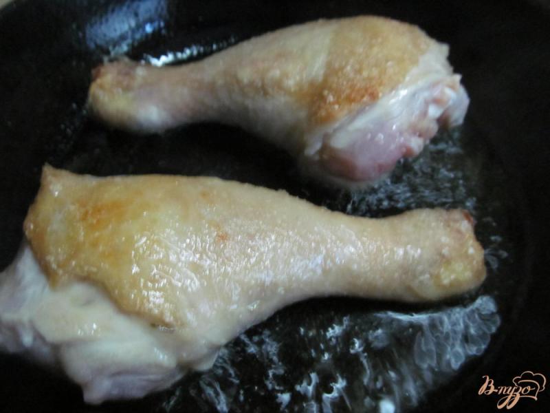 Фото приготовление рецепта: Куриные ножки под соусом с кабачком шаг №1