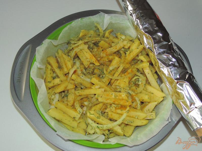 Фото приготовление рецепта: Нежный картофель соломкой с сыром и укропом шаг №4