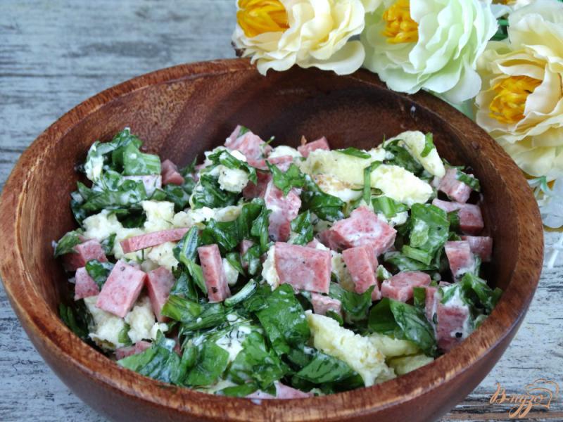 Фото приготовление рецепта: Салат с колбасой, омлетом, щавелем шаг №6