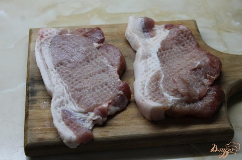 Фото приготовление рецепта: Свиной стейк в маринаде с острой горчицей и имбирем шаг №1