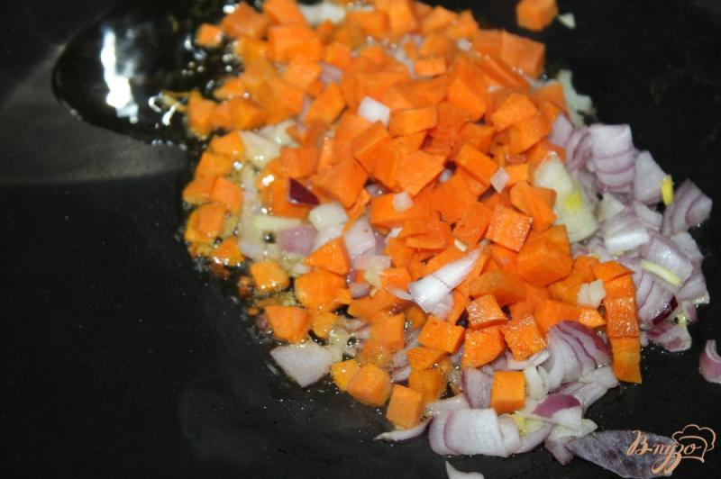 Фото приготовление рецепта: Солянка с копченым куриным мясом шаг №4