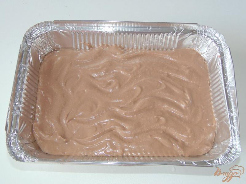 Фото приготовление рецепта: Творожно-шоколадная запеканка с шоколадным топпингом шаг №5