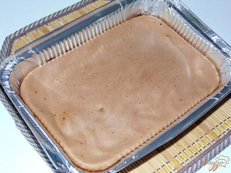 Фото приготовление рецепта: Творожно-шоколадная запеканка с шоколадным топпингом шаг №6