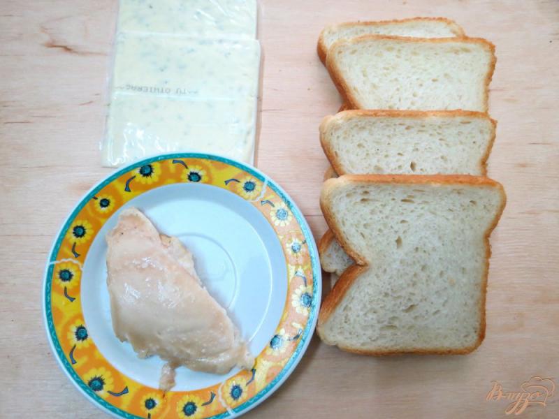 Фото приготовление рецепта: Горячие бутерброды с курицей шаг №1