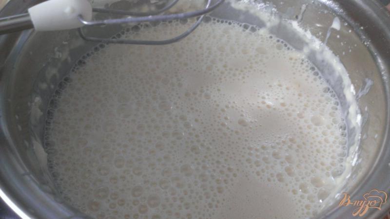 Фото приготовление рецепта: Блины на кислом молоке шаг №2