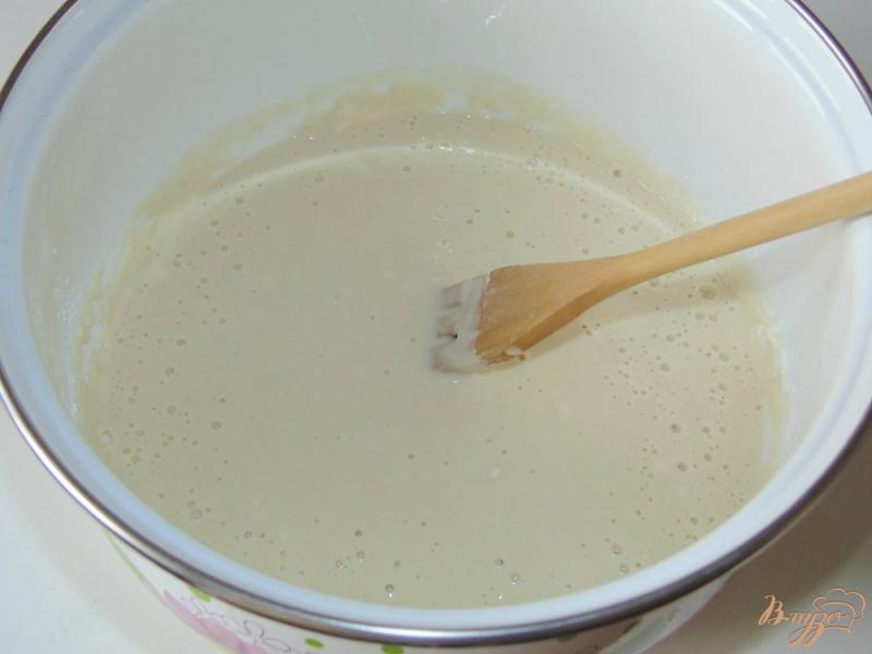 Фото приготовление рецепта: Постное дрожжевое тесто на сыворотке для духовых пирожков шаг №2