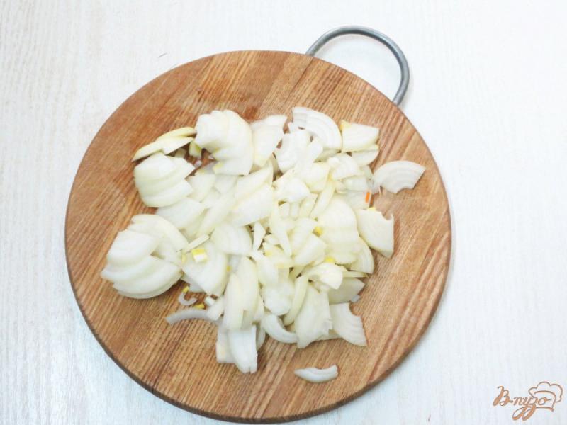 Фото приготовление рецепта: Рис с грибами, горошком и перцем шаг №2