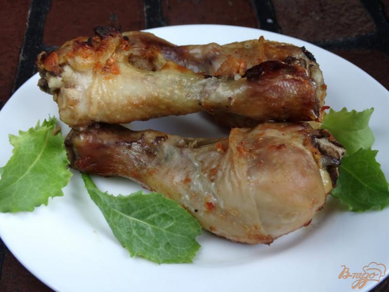 Фото приготовление рецепта: Куриные голени в луково-томатном маринаде шаг №7