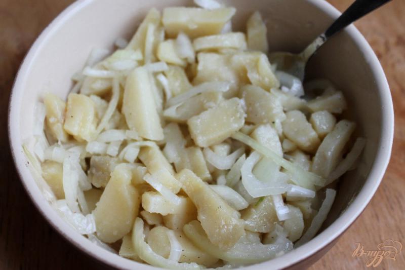 Фото приготовление рецепта: Минтай с картофелем в рукаве шаг №3
