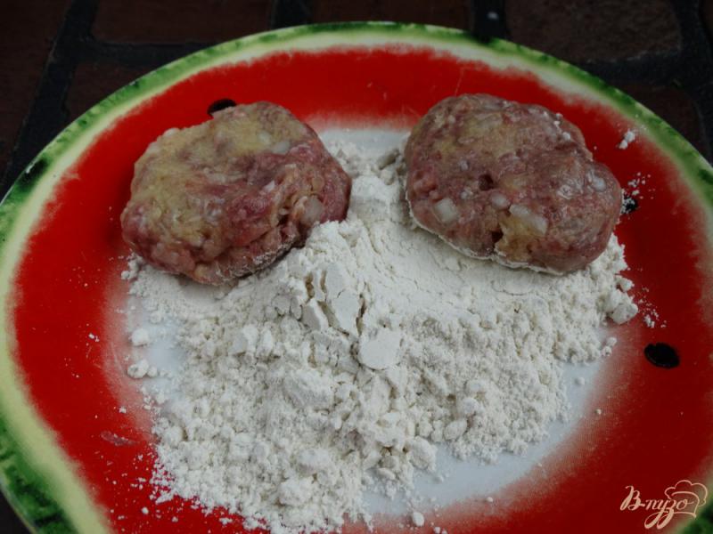 Фото приготовление рецепта: Говяжьи котлеты с добавлением картофеля шаг №3