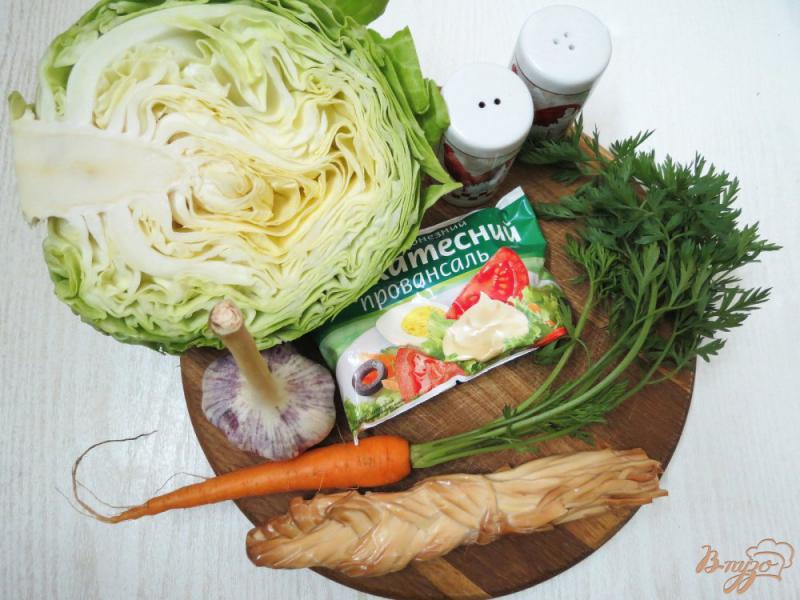 Фото приготовление рецепта: Салат из капусты с копчёным сыром *Чедер* шаг №1