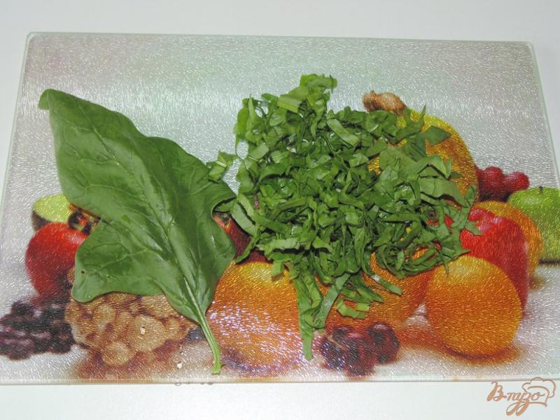 Фото приготовление рецепта: Салат с шампиньонами и шпинатом шаг №2