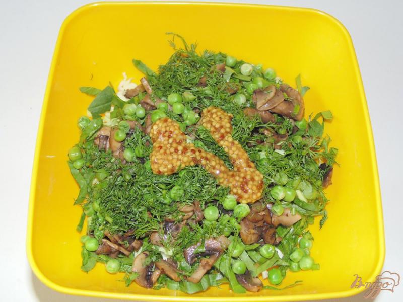 Фото приготовление рецепта: Салат с шампиньонами и шпинатом шаг №5