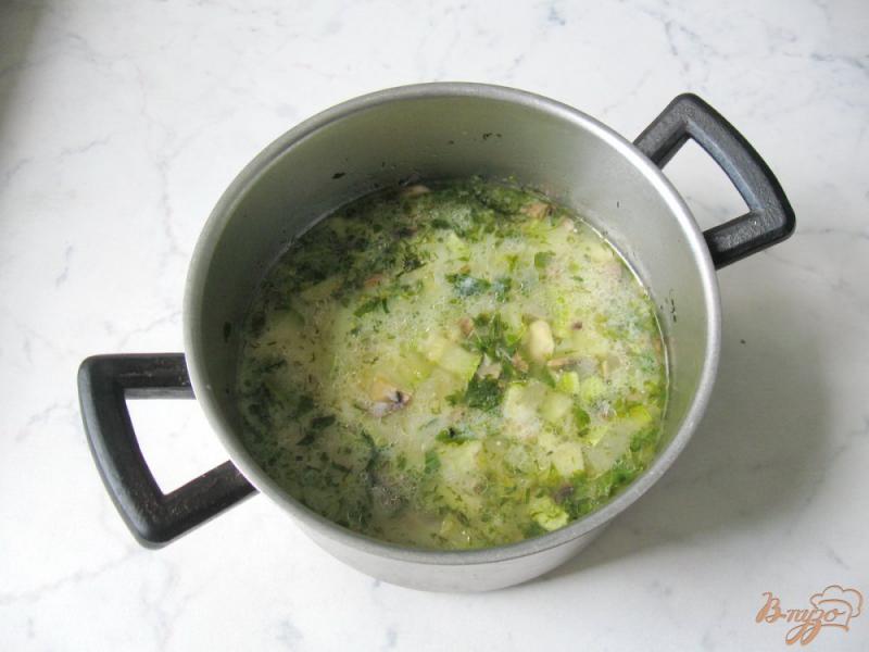 Фото приготовление рецепта: Суп-пюре с кабачком и грибами шаг №7