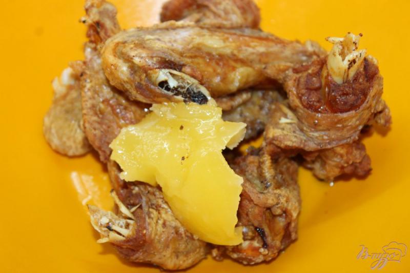 Фото приготовление рецепта: Крылья фри в медово - горчичном соусе и кунжуте шаг №3