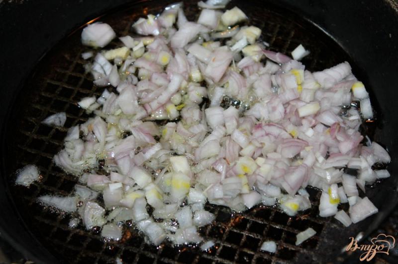 Фото приготовление рецепта: Лаваш с свиным фаршем и овощами с сыром и зеленью шаг №2