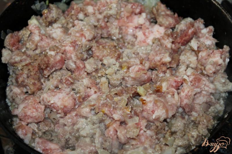 Фото приготовление рецепта: Лаваш с свиным фаршем и овощами с сыром и зеленью шаг №3