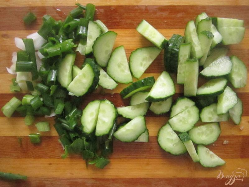 Фото приготовление рецепта: Салат с курицей и зеленью шаг №3