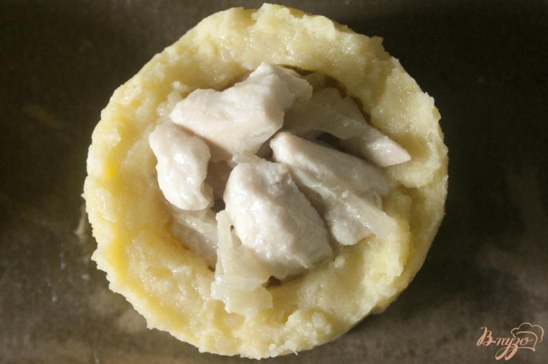 Фото приготовление рецепта: Картофельные гнезда с курицей шаг №8