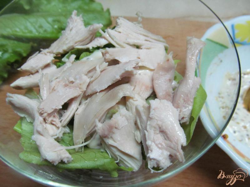 Фото приготовление рецепта: Салат с помидором и курицей шаг №2