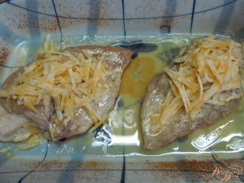 Фото приготовление рецепта: Куриные грудки фаршированные сыром и каперсами шаг №6