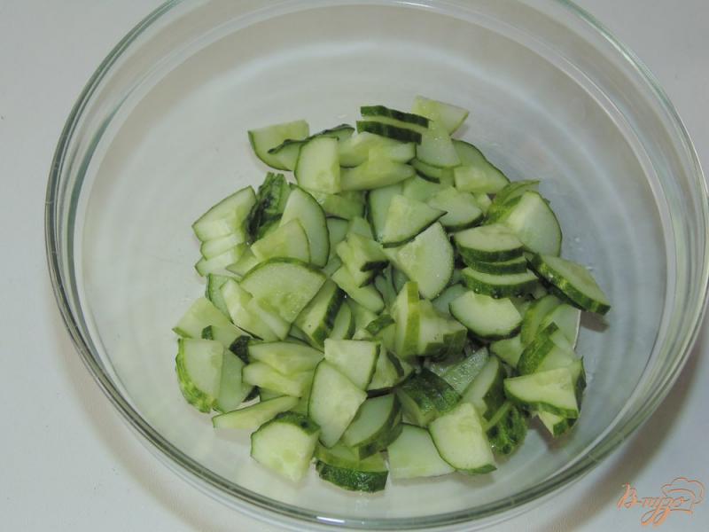 Фото приготовление рецепта: Салат из редиса со шпинатом шаг №1