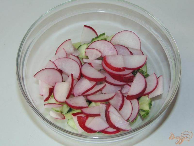 Фото приготовление рецепта: Салат из редиса со шпинатом шаг №2