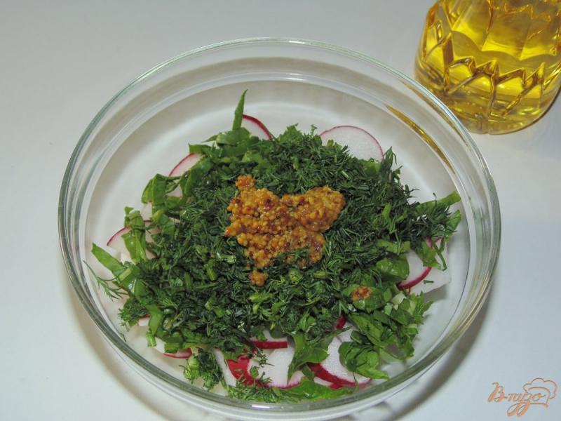 Фото приготовление рецепта: Салат из редиса со шпинатом шаг №4