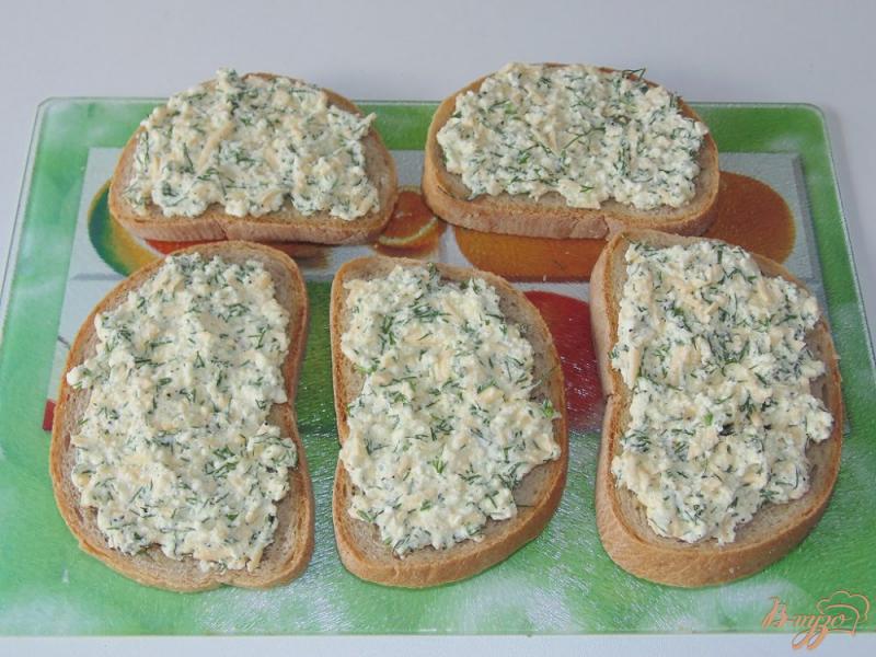 Фото приготовление рецепта: Творожно-сырные гренки в духовке шаг №3