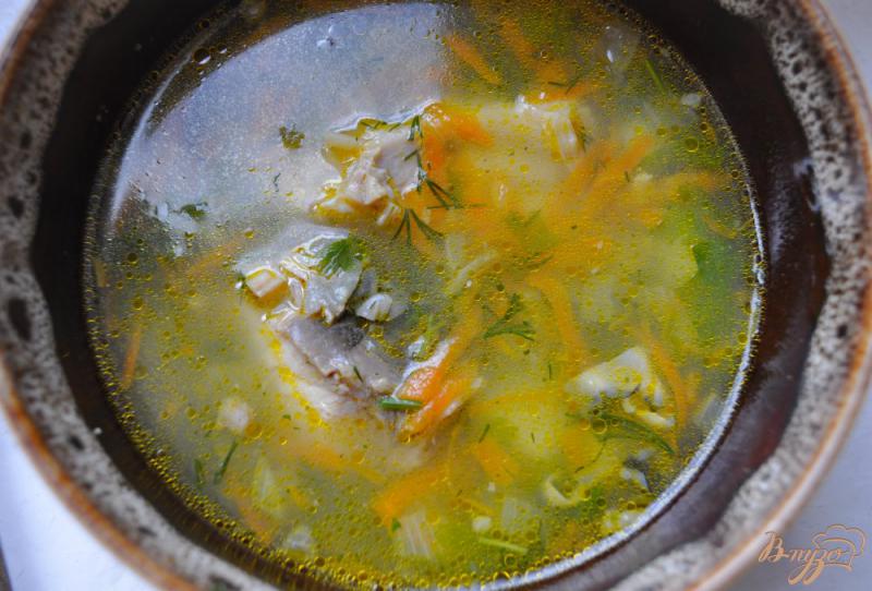 Фото приготовление рецепта: Рыбный суп с карпом и пшеничной крупой шаг №7