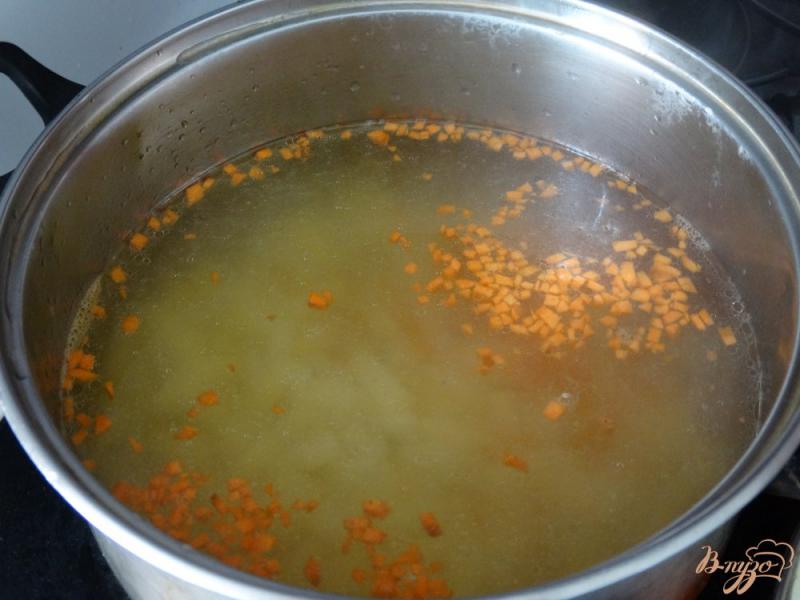Фото приготовление рецепта: Куриный суп с клецками шаг №3