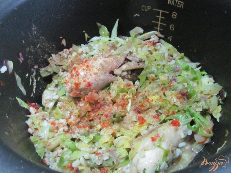Фото приготовление рецепта: Тушенная курица с перловкой в мультиварке шаг №9