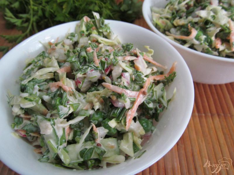 Фото приготовление рецепта: Салат из сезонных молодых овощей шаг №6