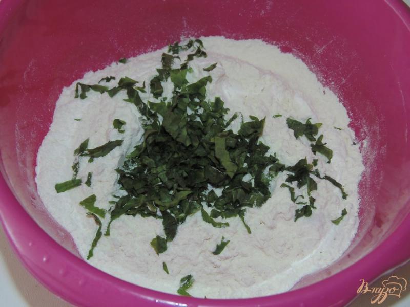 Фото приготовление рецепта: Домашний тонкий лаваш со шпинатом шаг №1